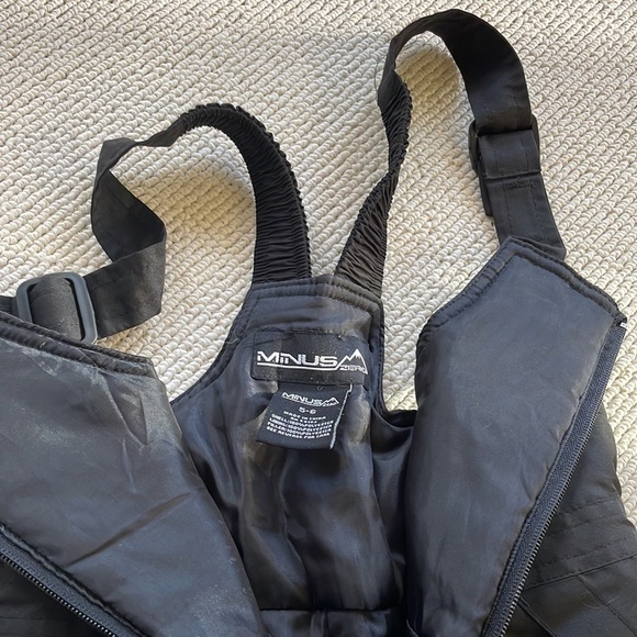 🌿Minus Zero Black snow pants / overalls, adjustable straps, kids size 5/6🌿 - Picture 2 of 5